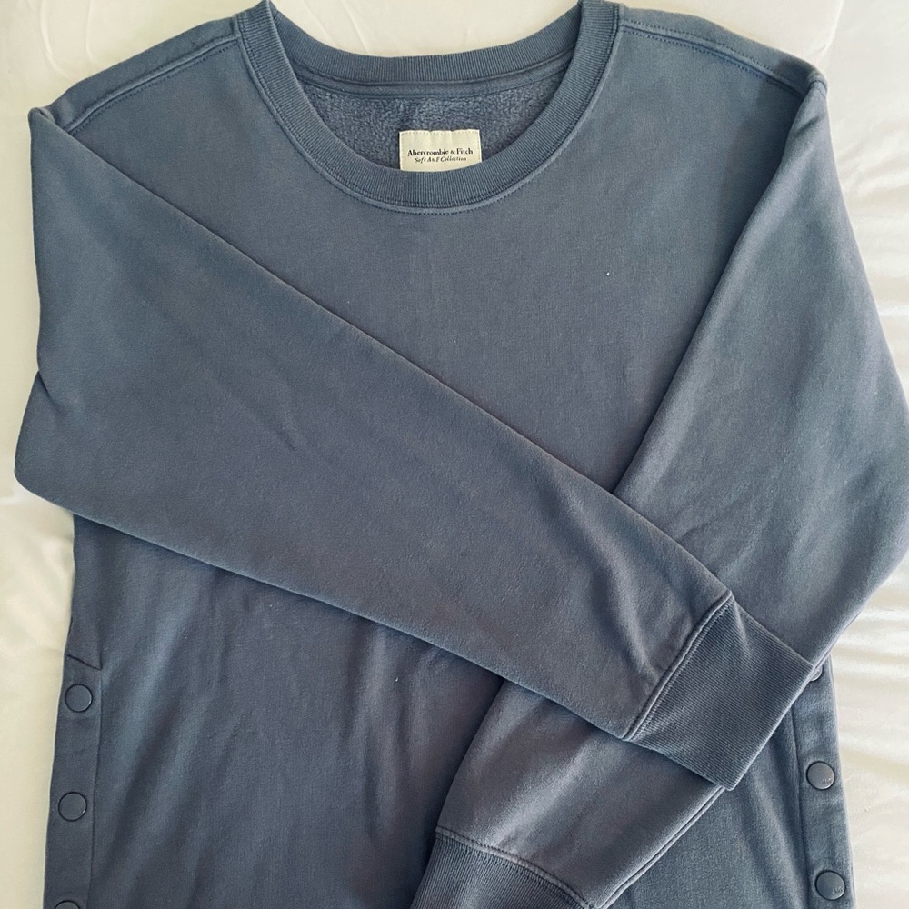 Abercrombie & Fitch Women’s Crewneck